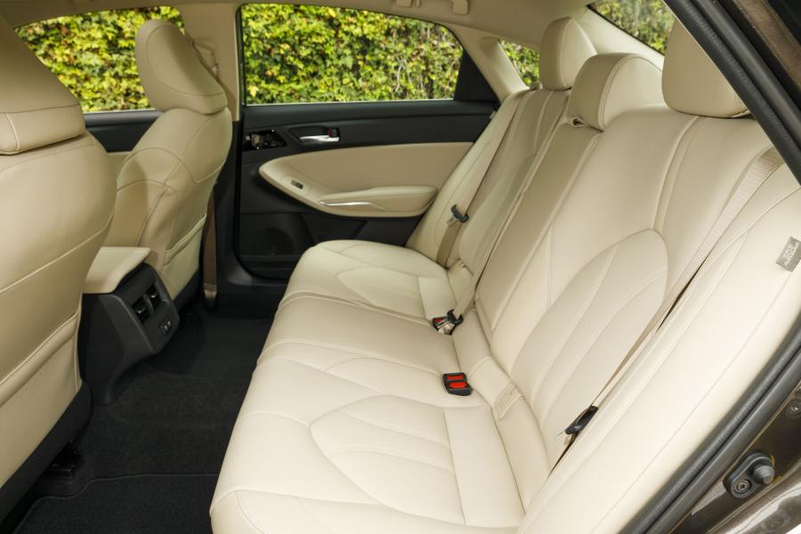 Интерьер Toyota Avalon Hybrid XLE 2018 года  (фото 13 из 13)